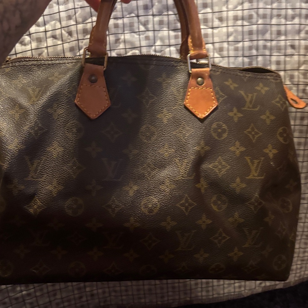 Authentic Louis Vuitton Monogram Canvas Duffel with Tan Trim - Picture 7 of 9